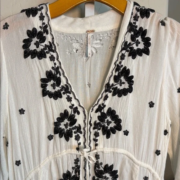 Free People Women’s Maxi Dress White with Black Floral Design - Picture 2 of 9